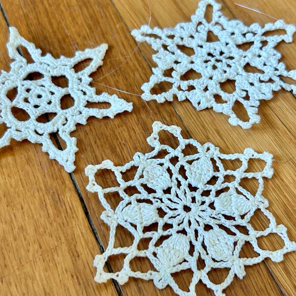 Set of 3 Handmade Crocheted Snowflake Ornaments – White Cotton, 3.75” – Vintage - Picture 8 of 10